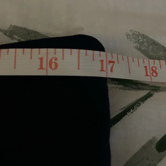 Rekucci Women’s Navy Capri Pants W/Button Detail Size 14 - Picture 7 of 7